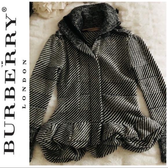 Burberry Jackets & Blazers - AUTHENTIC BURBERRY COAT🖤✨